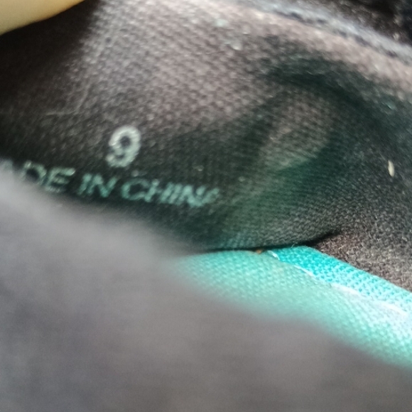 Elegant Black Women's Flats with Button Accents - Picture 7 of 8